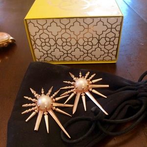 Beautiful starburst Kendra Scott earrings.